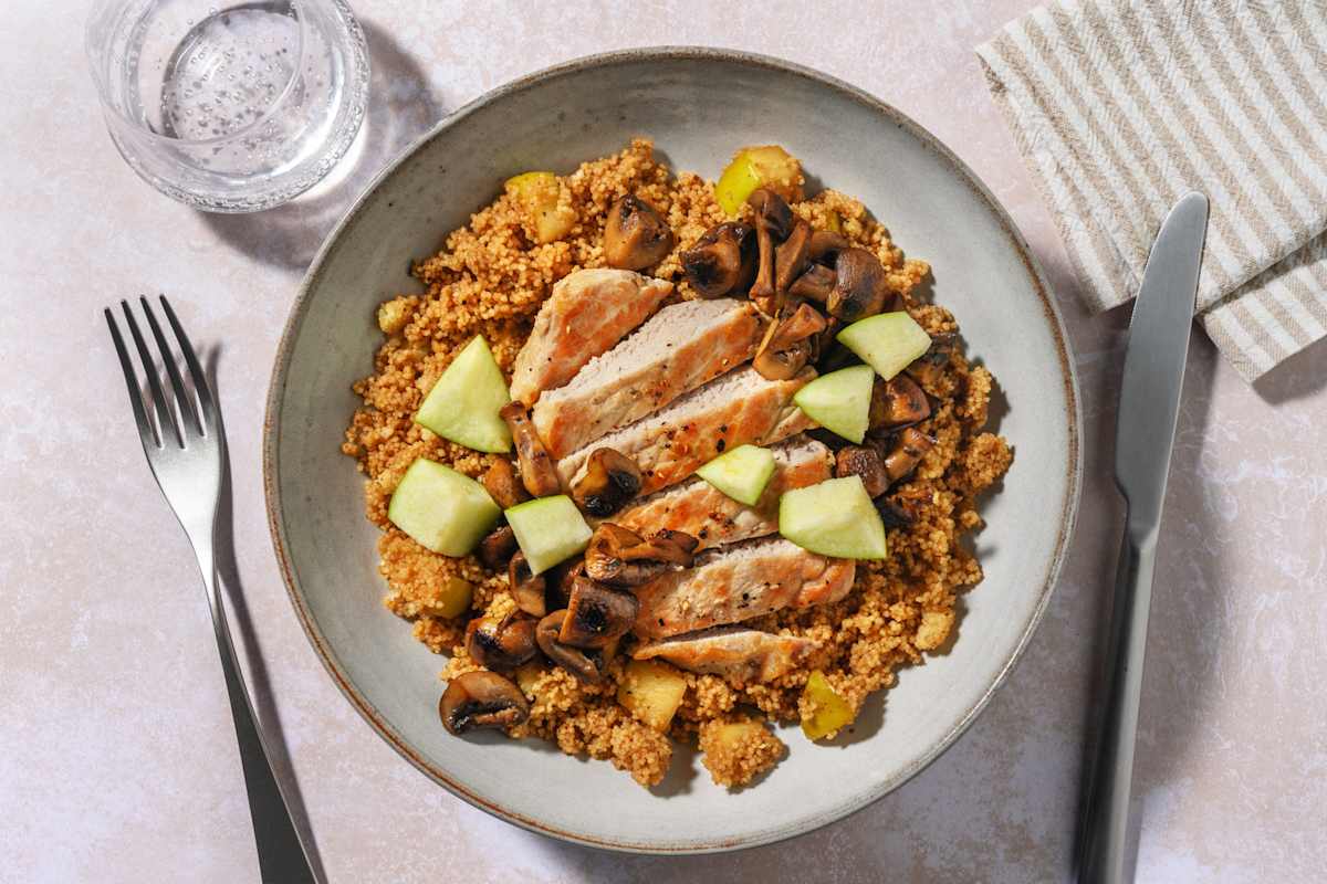 Bol de cerdo con setas caramelizadas y manzana