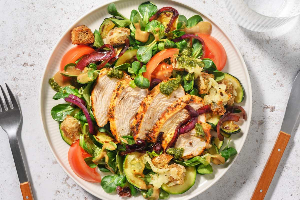 Filet de poulet rôti sur salade à l'italienne