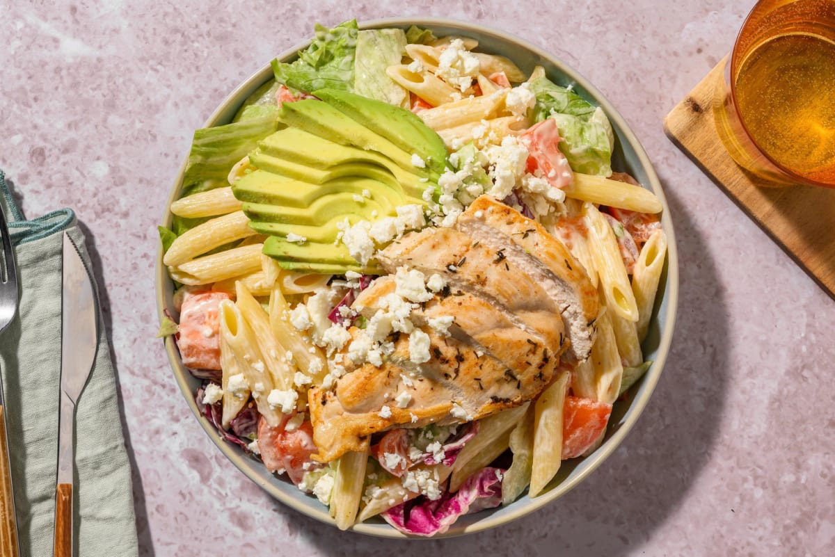 Pastasalade met kip en avocado