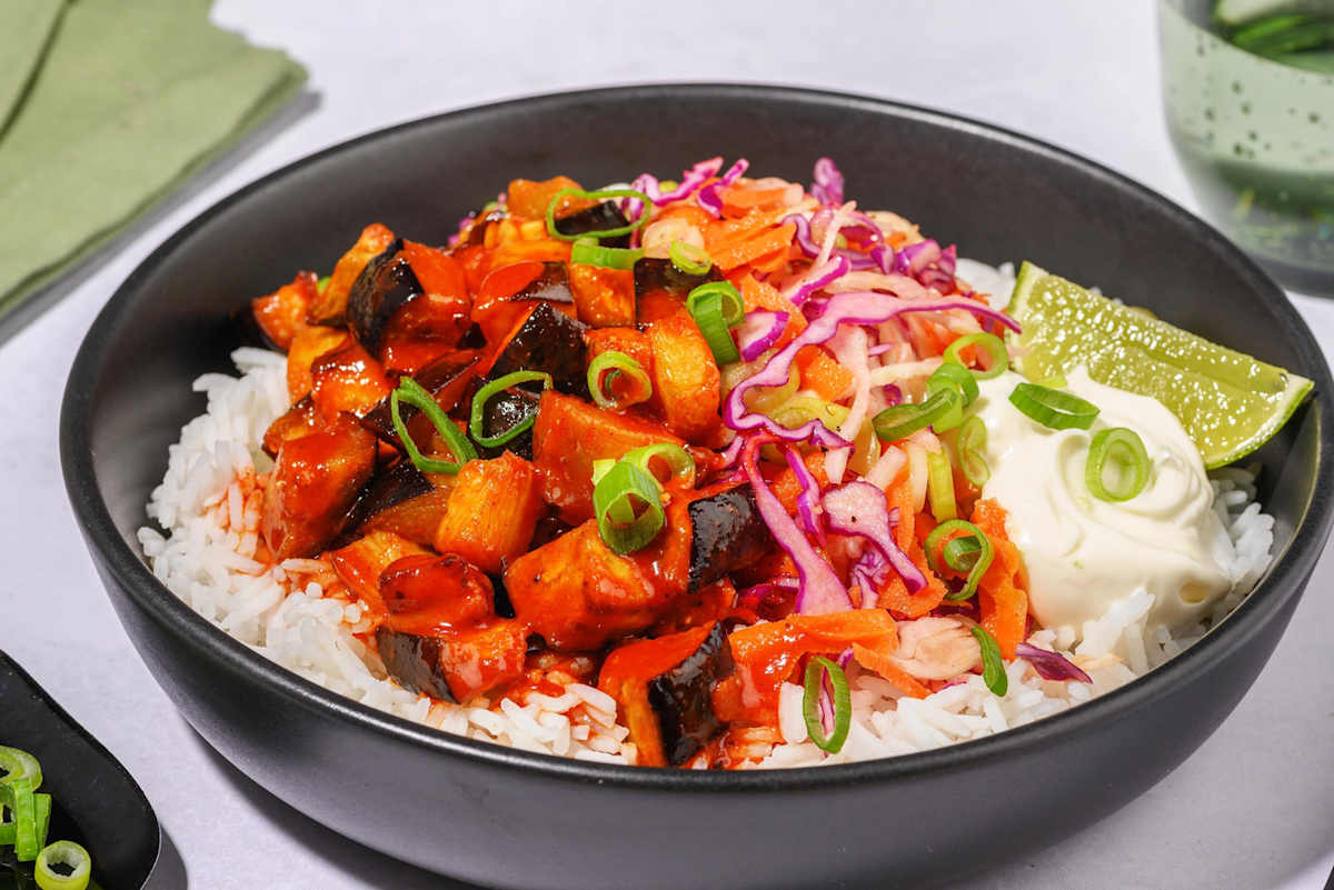 Scharfe Gochujang-Auberginen-Bowl