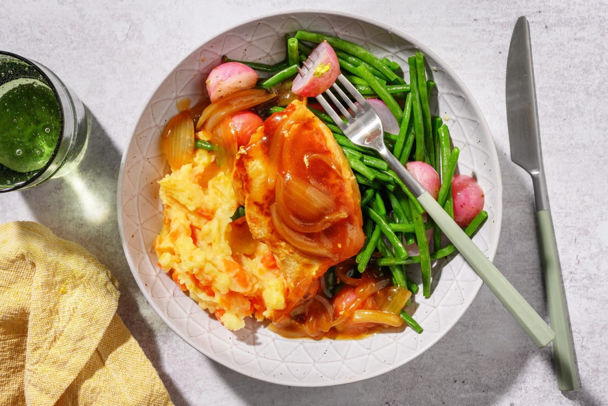 Schweinefiletstücke in Senf-Zwiebel-Sauce