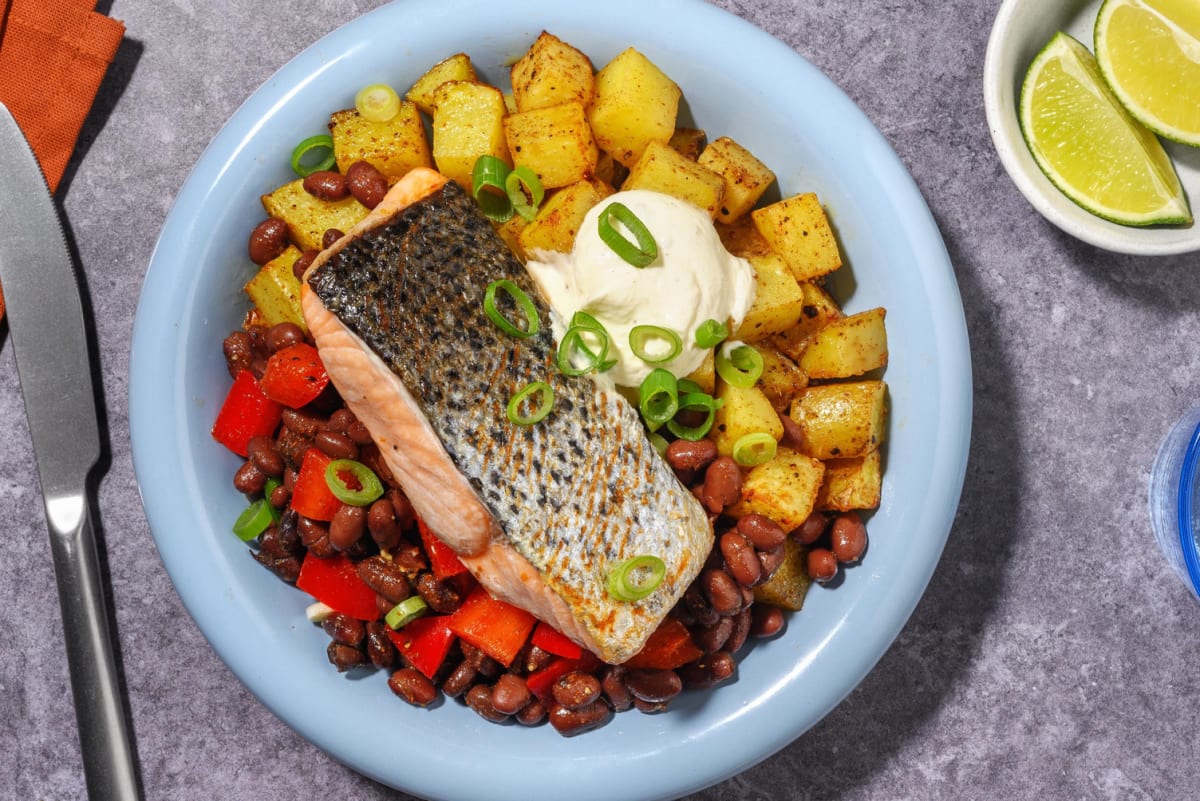 Smoky Tex-Mex Lachs Bowl mit Sour Cream Dip