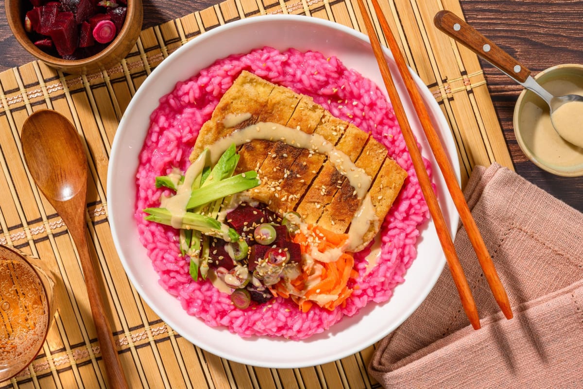 Japanische Sakura Bowl mit pinkem Reis