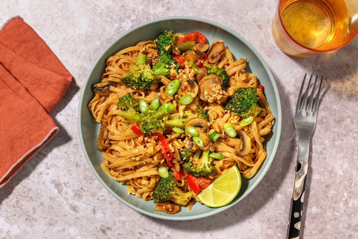 Chilinudeln in Miso-Erdnuss-Soße mit Brokkoli