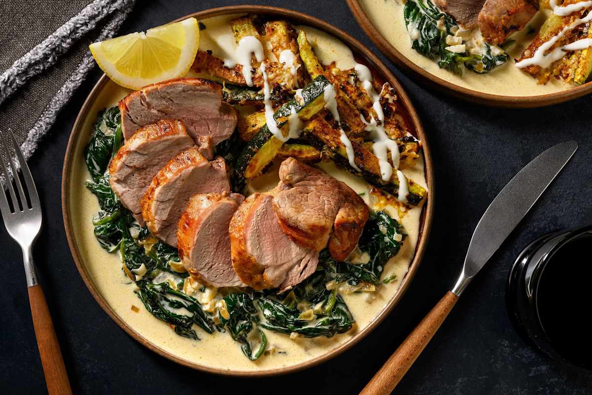 Varkenshaas met courgettefrietjes in parmezaankorst