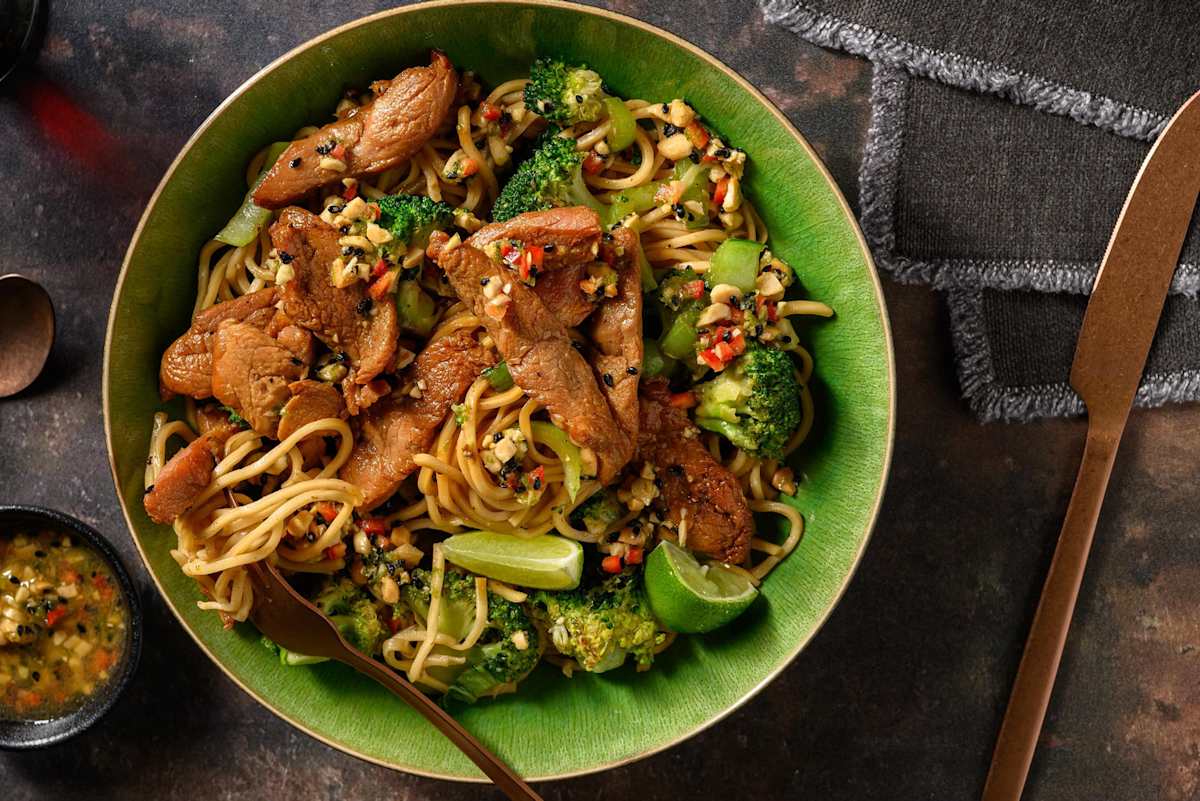 Varkenshaas teriyaki met pinda-chilidressing
