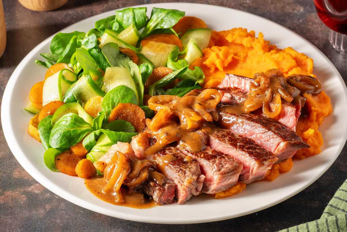 Entrecote met geglaceerde wortels en amandelschaafsel