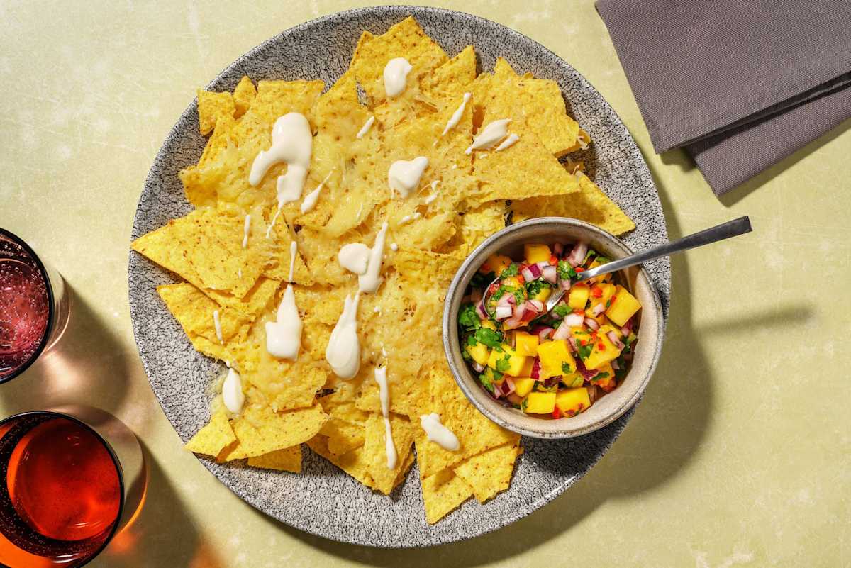 Osttoppade nachos med mangosalsa