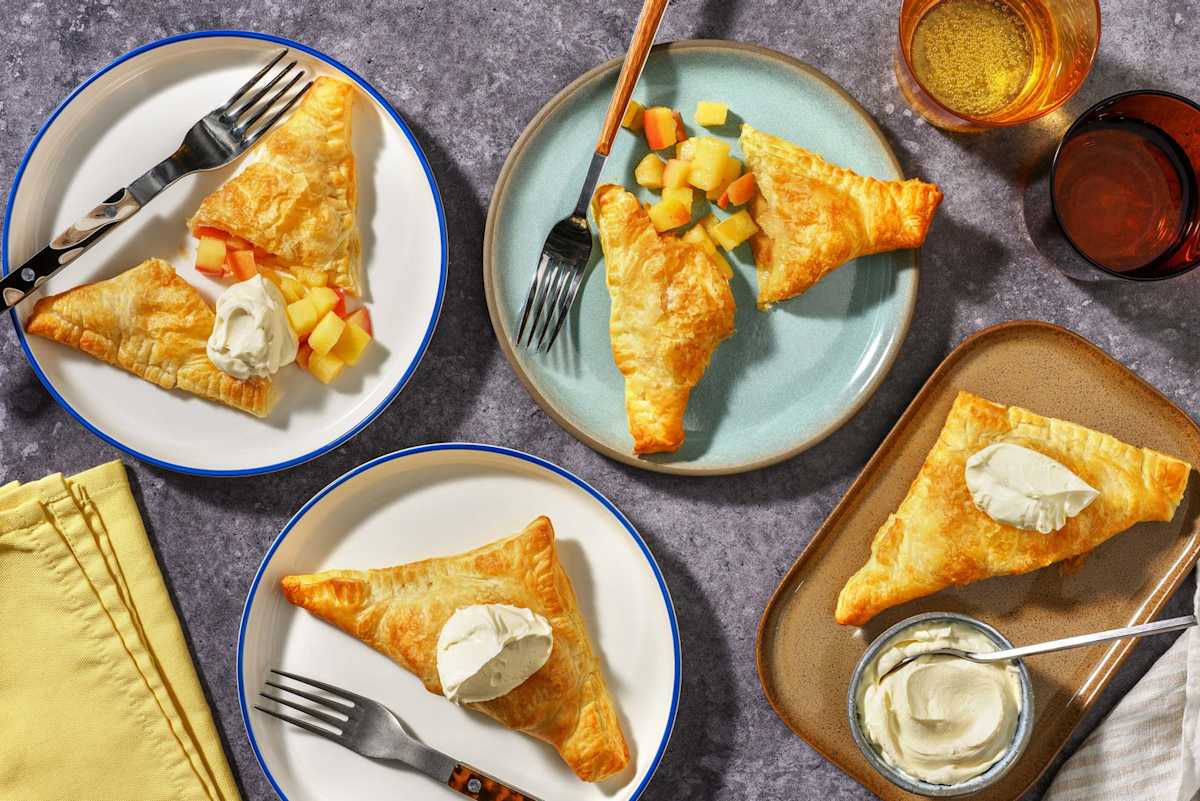 Cinnamon apple pie pockets | Bake together