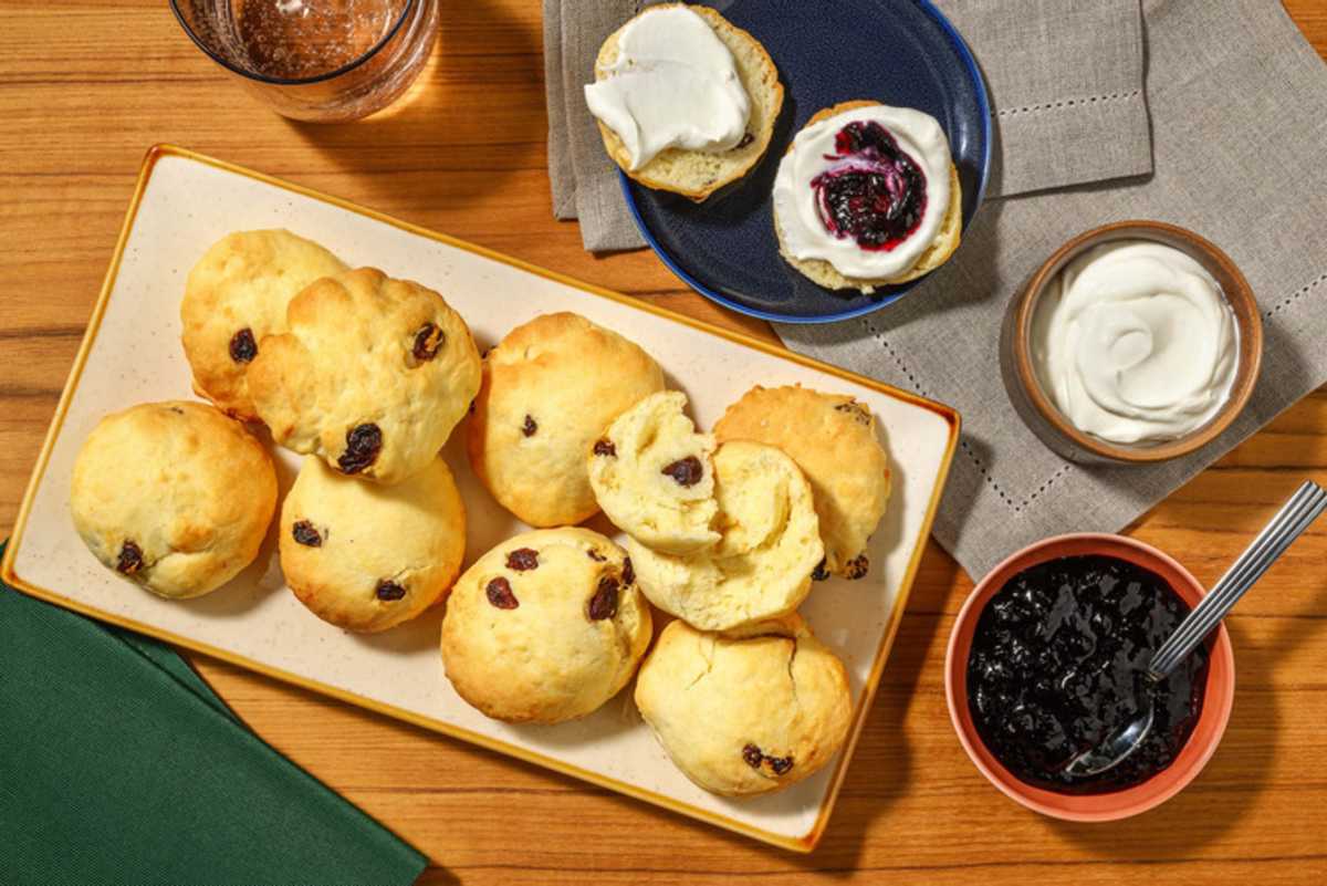 Scones met zelfgemaakte clotted cream