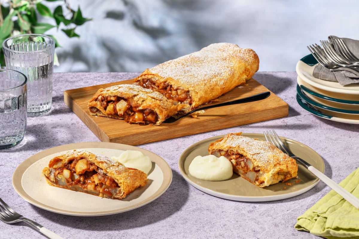 Strudel aux poires et crème fouettée