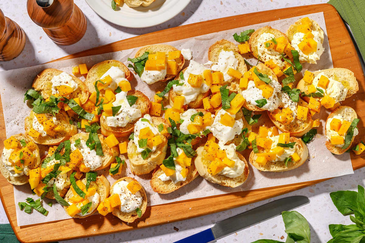 Crostini met mango en burrata