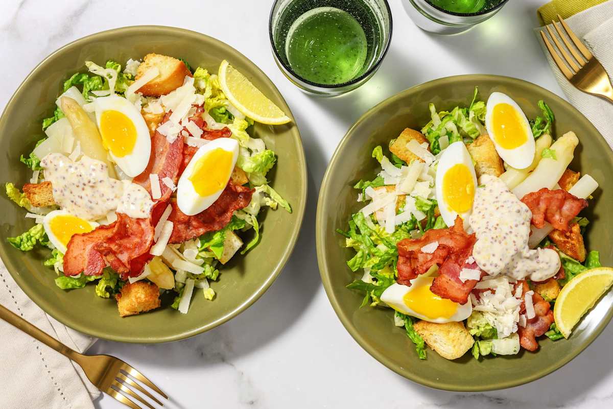 Caesar-stijl salade met witte asperges