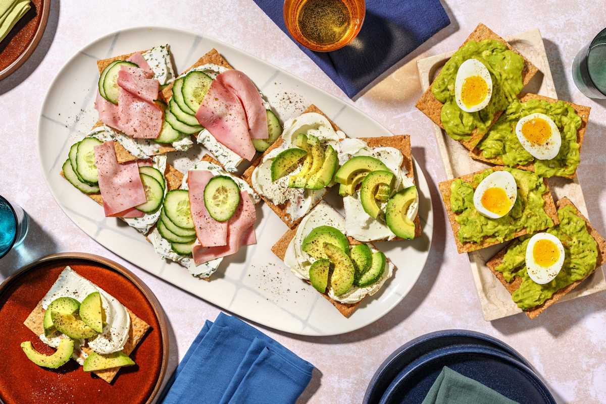 Petit-déjeuner de crackers garnis