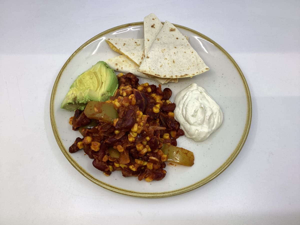 Tex-Mex-Gemüse aus dem Ofen mit Quesadillas Rezept | HelloFresh