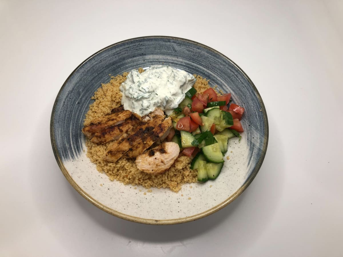 Souflaki Hähnchen auf Couscous