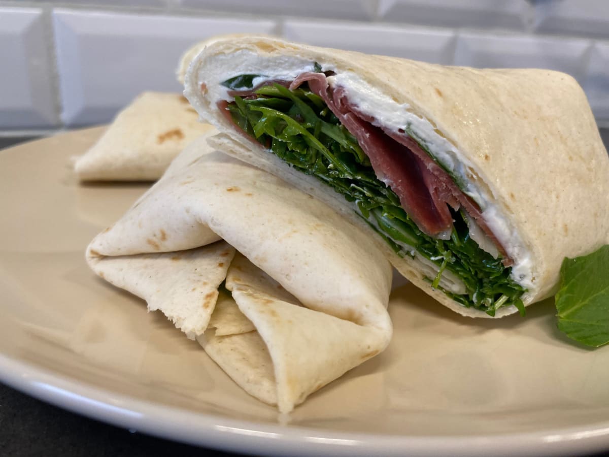 Prosciutto and rucola wrap