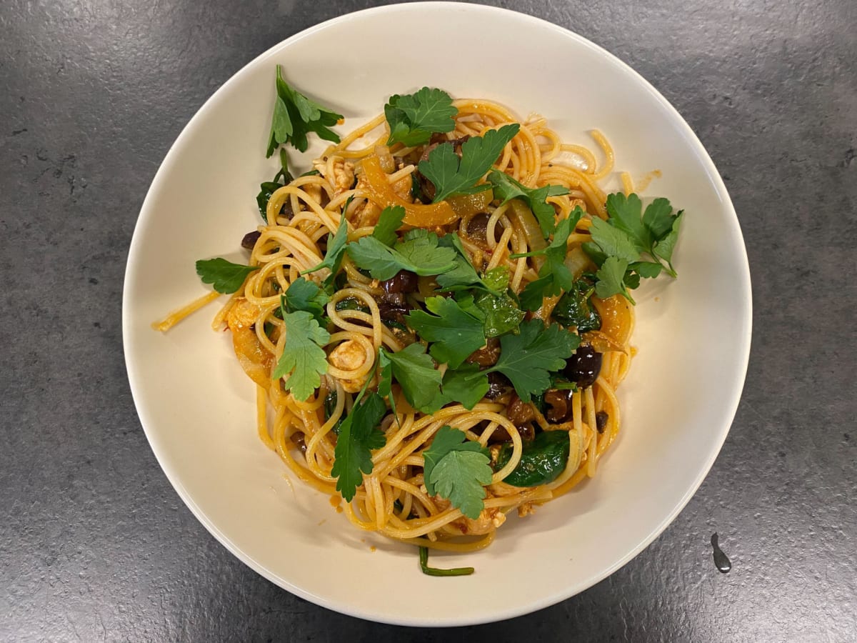 Chicken spaghetti puttanesca | HelloFresh