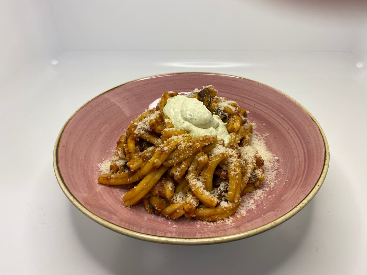 Frische Strozzapreti mit Basilikum-Creme