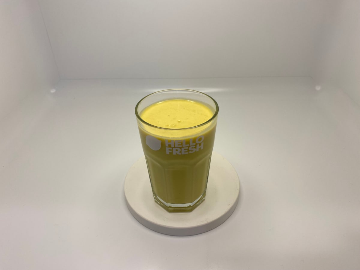 Tropischer Vitamin-Bombe-Smoothie aus Mango, Orange und Limette