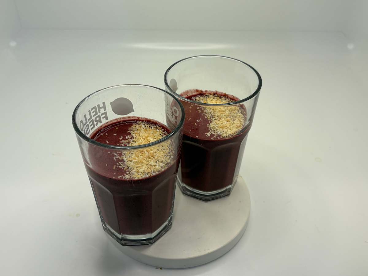 Tropischer Heidelbeer-Kokos Smoothie