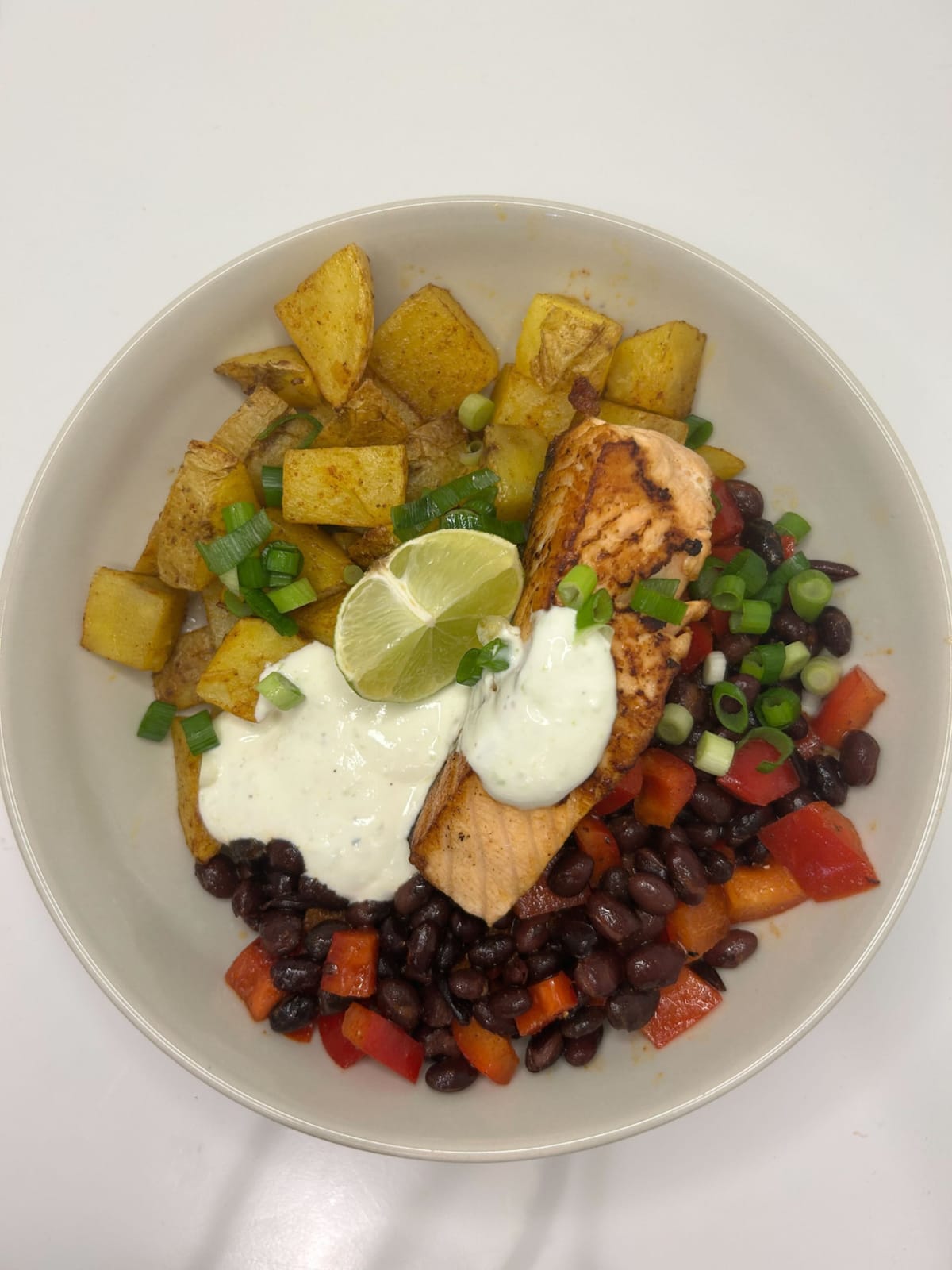 Smoky Tex-Mex Lachs Bowl