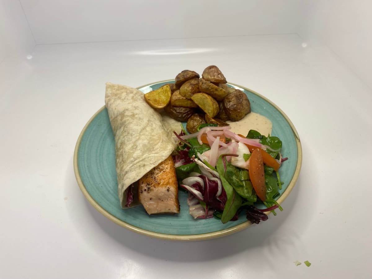 Lachs-Wraps mit Ofenkartoffeln