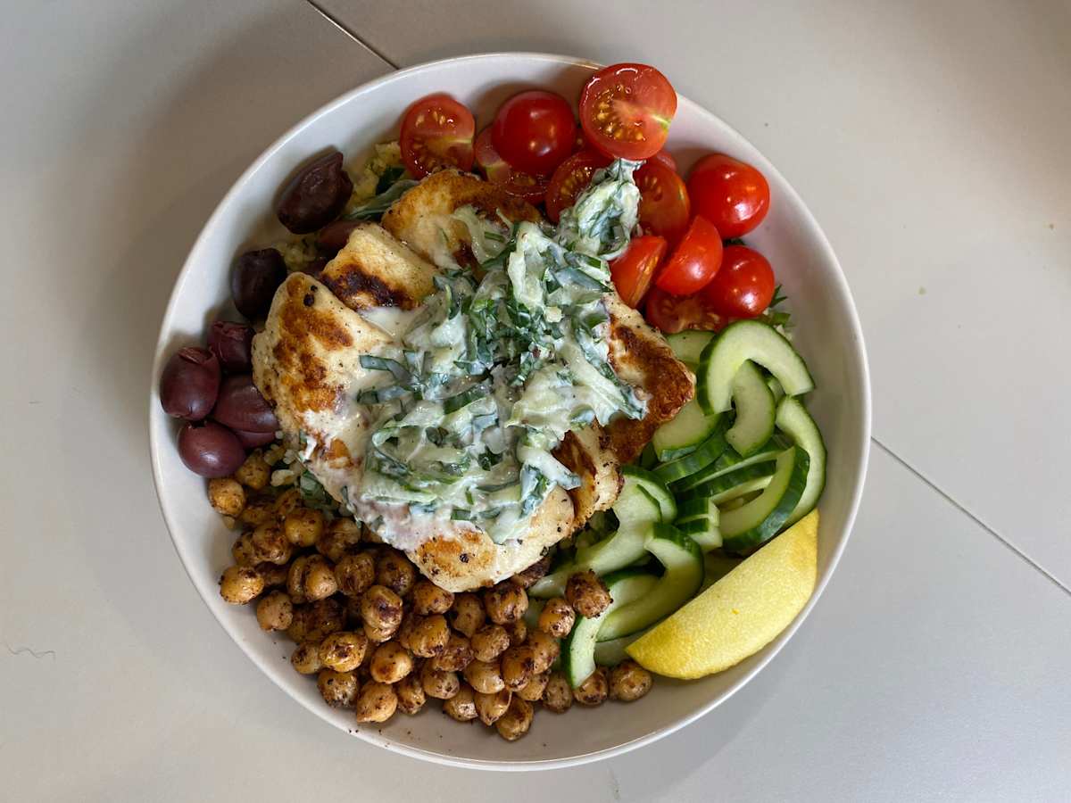 Griechische Bio-Halloumi-Bowl