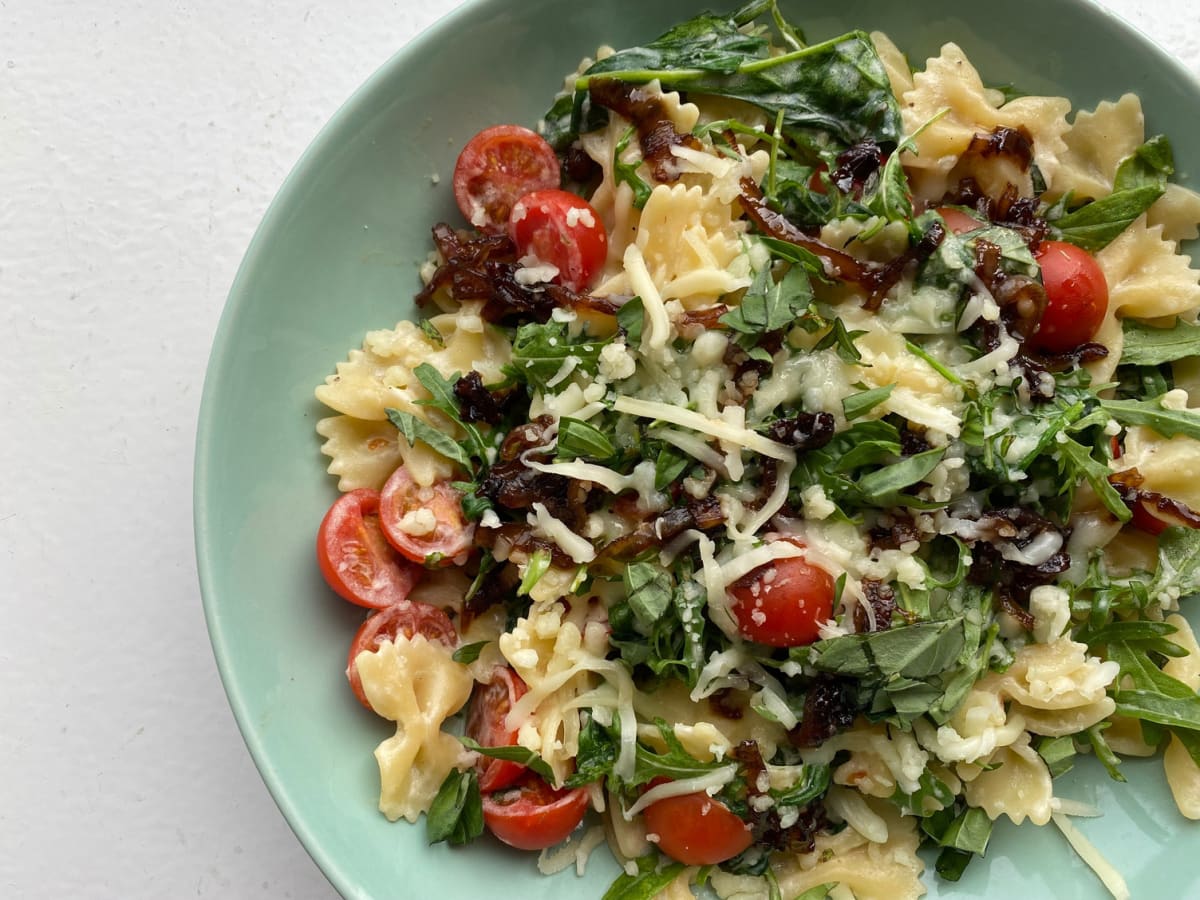 Creamy basil caprese pasta