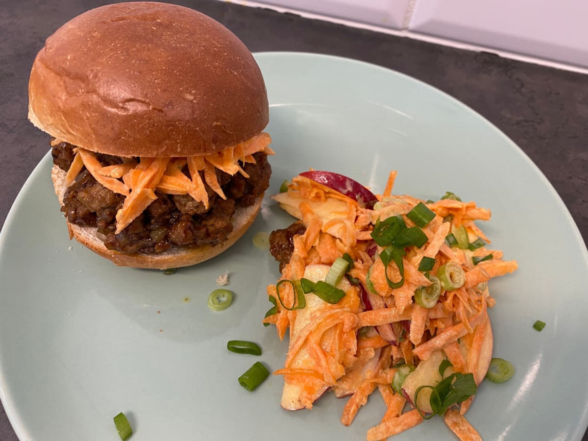Saucy teriyaki mixed mince sandwich