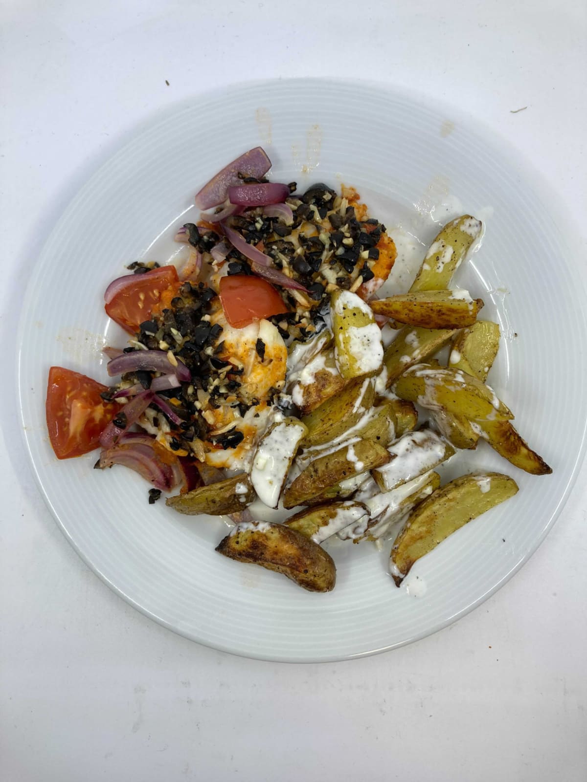 Seelachs mit Oliven-Mandel-Crumble Rezept | HelloFresh
