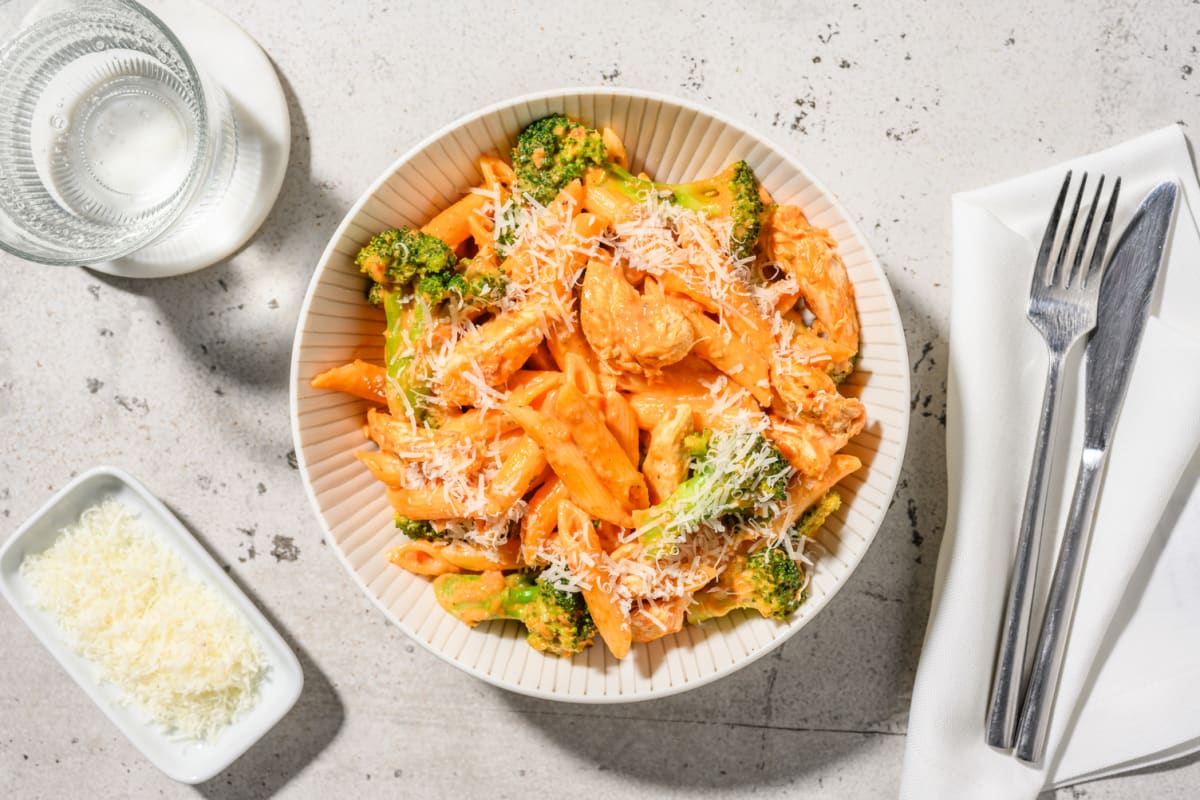 Hähnchen-Pasta mit Brokkoliröschen	