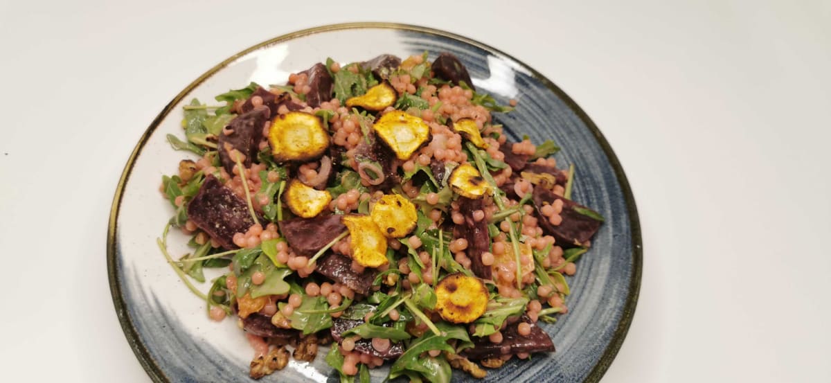 Perlencouscous-Salat mit Rote Beete