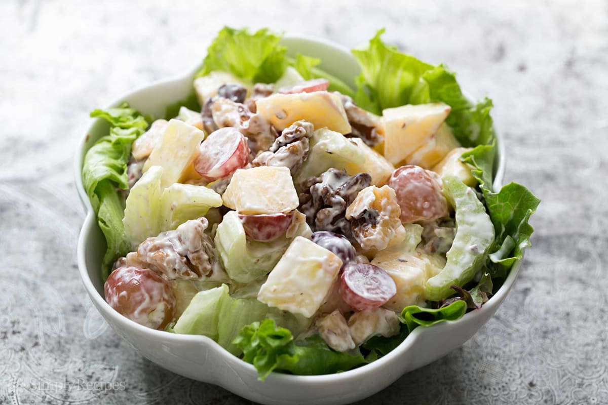 Insalata Waldorf - mela, noci e uvette