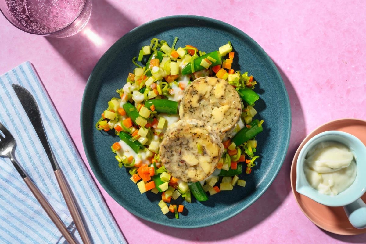 Almknödel mit Gartengemüse und Käsesauce