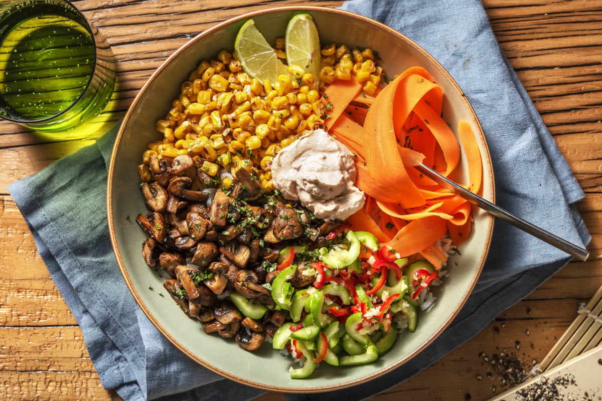 Asian Style Poke Bowl med sojastekta champinjoner och chilipicklad ...