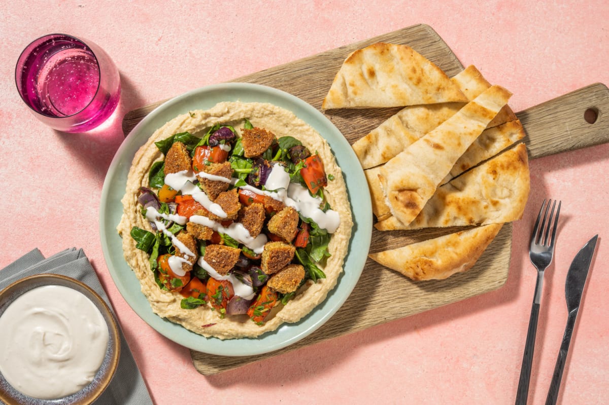 Assiettes de falafels croustillants émiettés et houmous