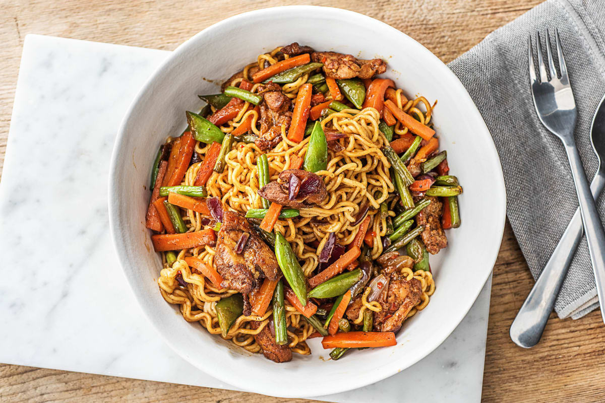 Bami met oosters gekruide kippendij