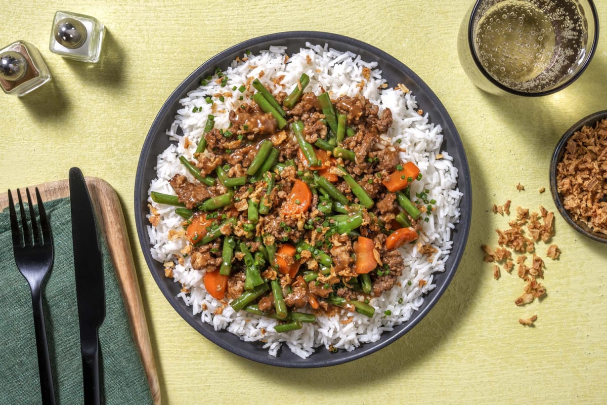 Bœuf collant et haricots verts aux piments et à l’ail