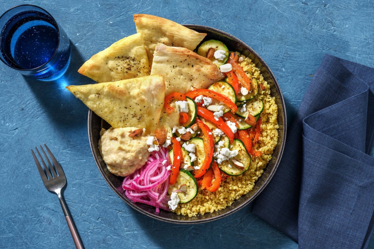 Baba ganoushbowl met couscous en witte kaas