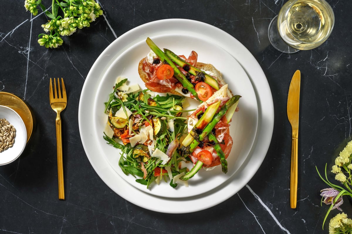 Bruschetta met asperges en coppa di Parma