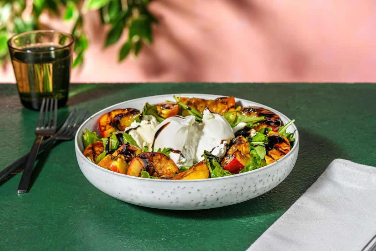 Büffelmozzarella mit gegrilltem Balsamico-Pfirsich und Rucola