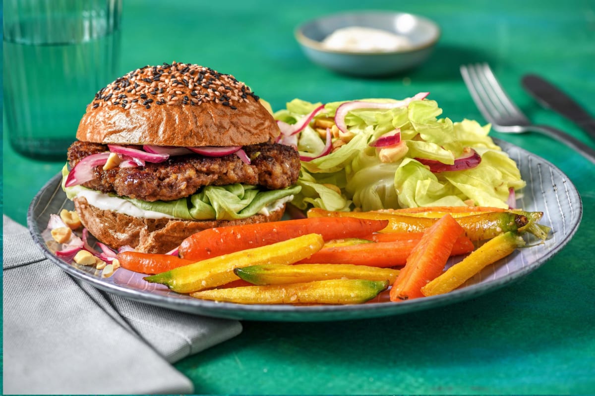 Burger à l’asiatique et pain à la carotte