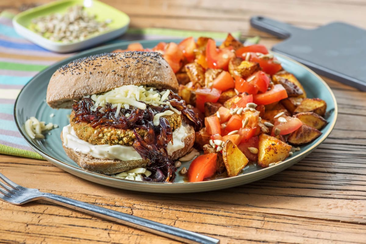 Burger de carotte et de courge  sur un petit pain aux graines de pavot