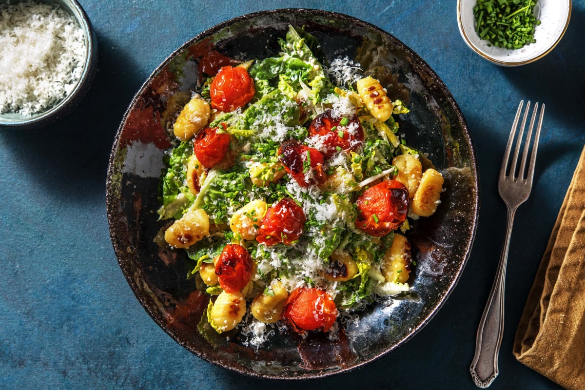 Caesar Salat mit gebratenen Gnocchi