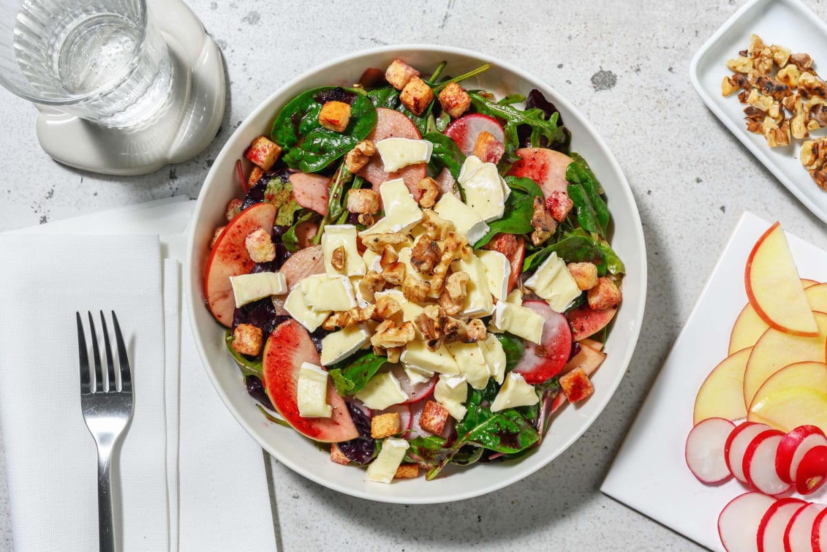 Salade de brie et de pommes