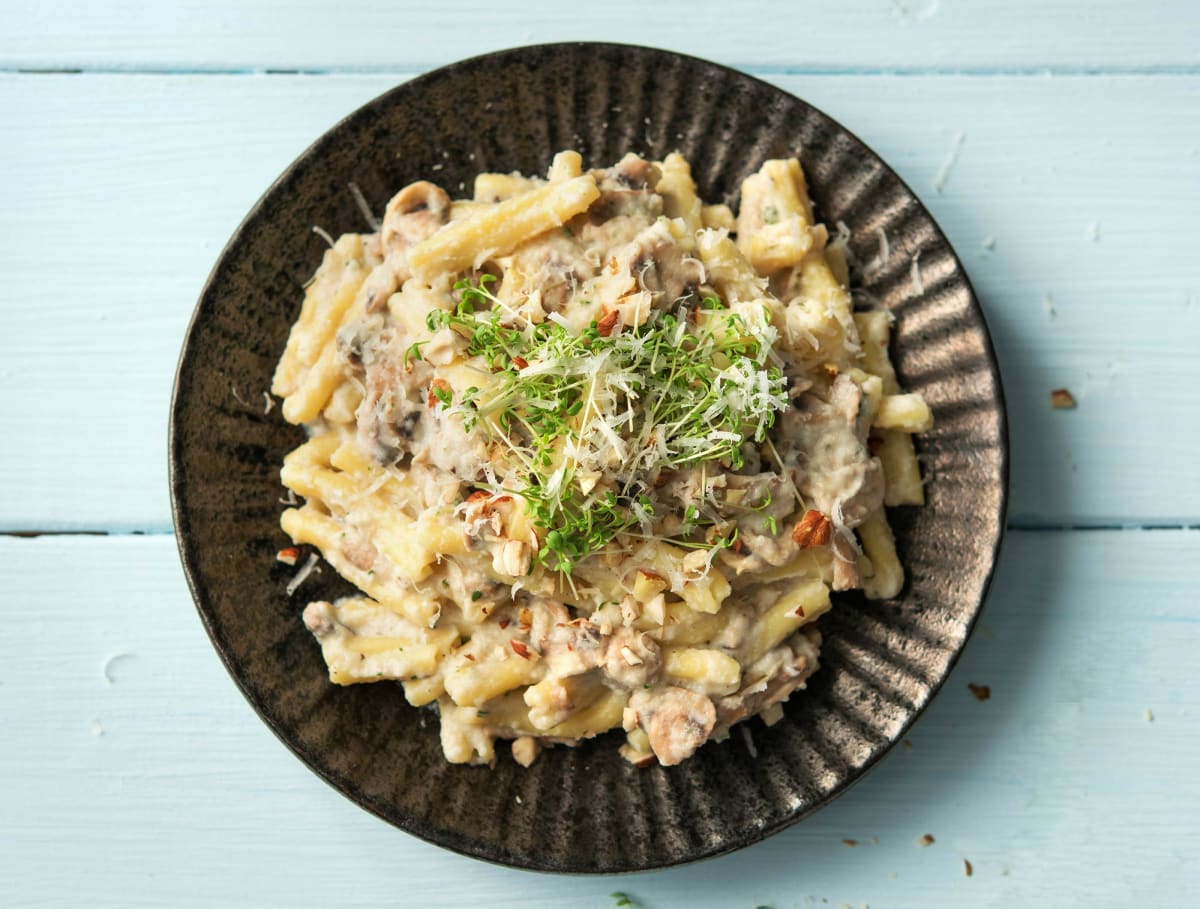 Caserecce met bloemkool-roomsaus en champignons
