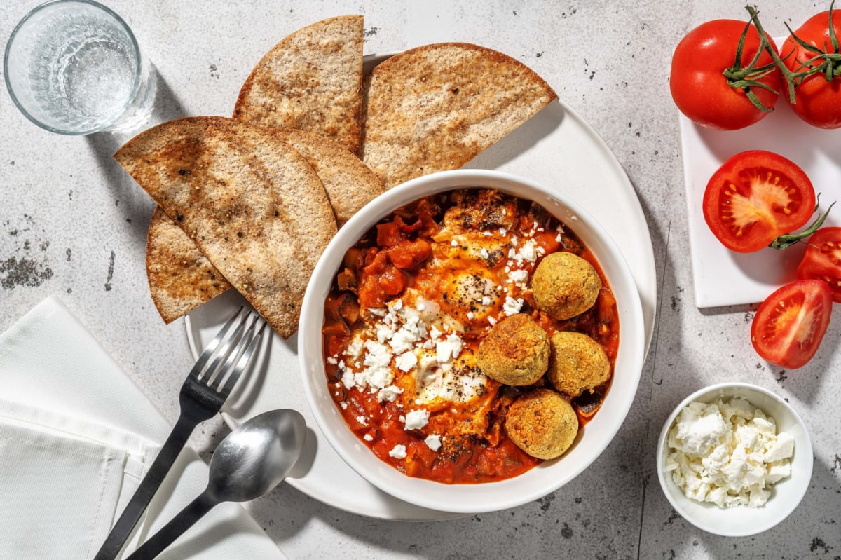 Shakshuka met falafel en witte kaas