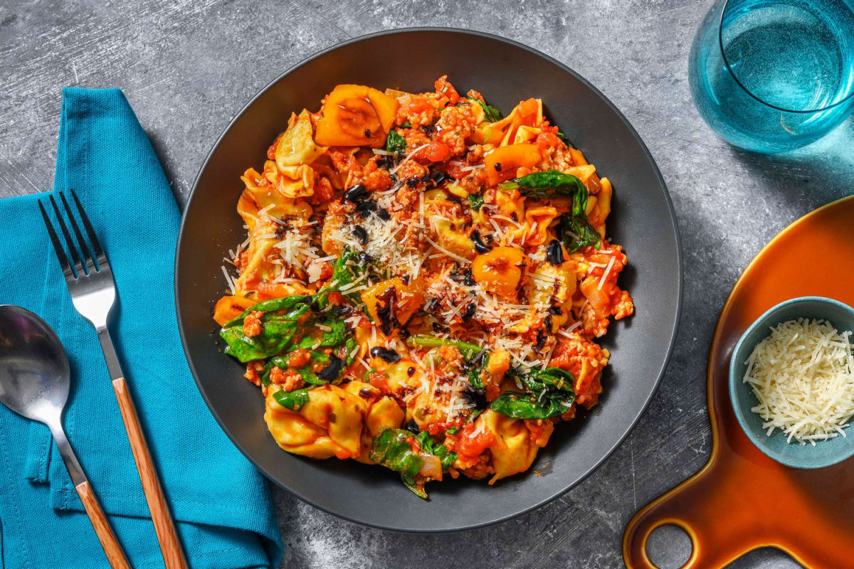 Tortellinis au fromage dans une sauce tomate à la dinde