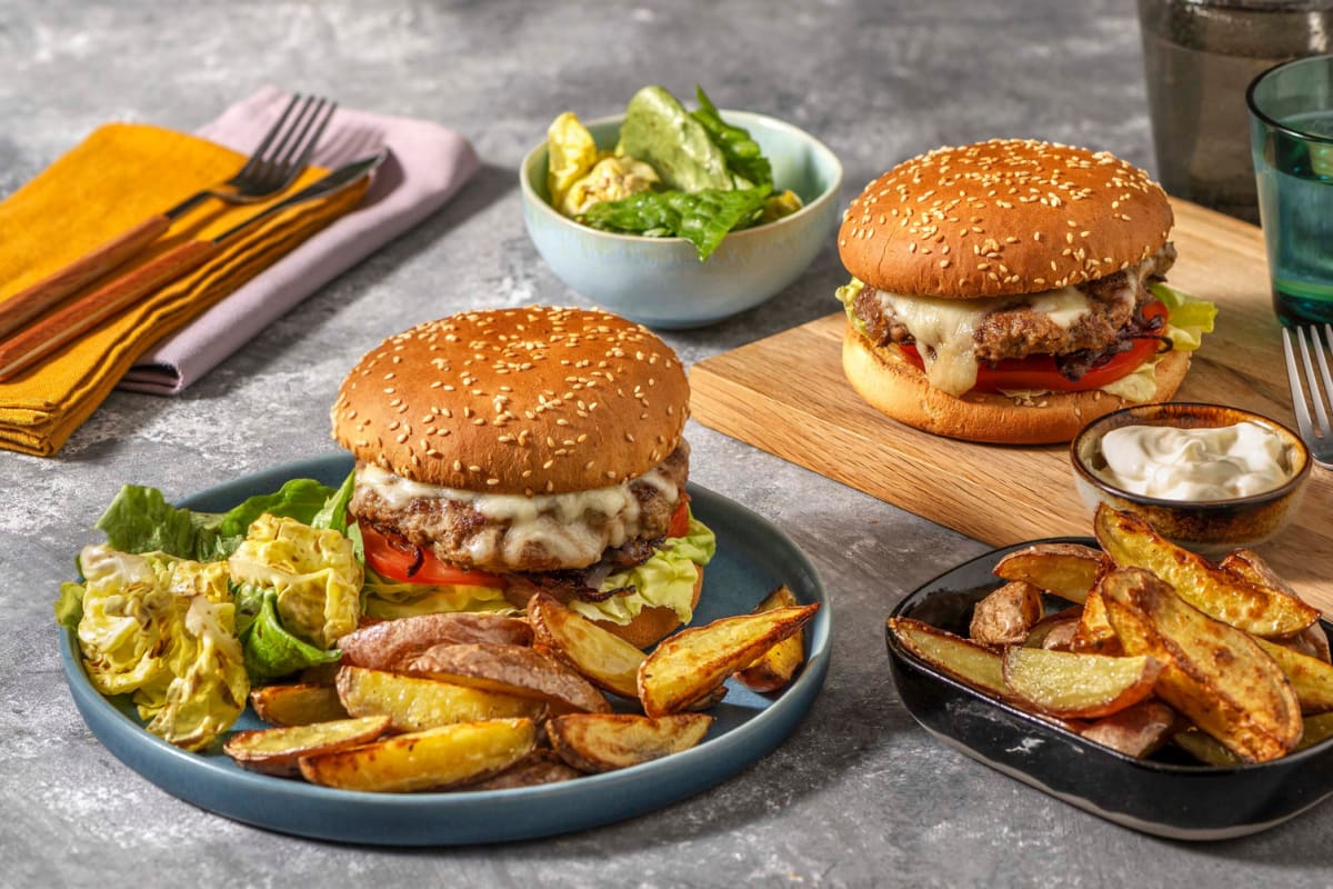 Cheeseburger met cheddar en tomaat